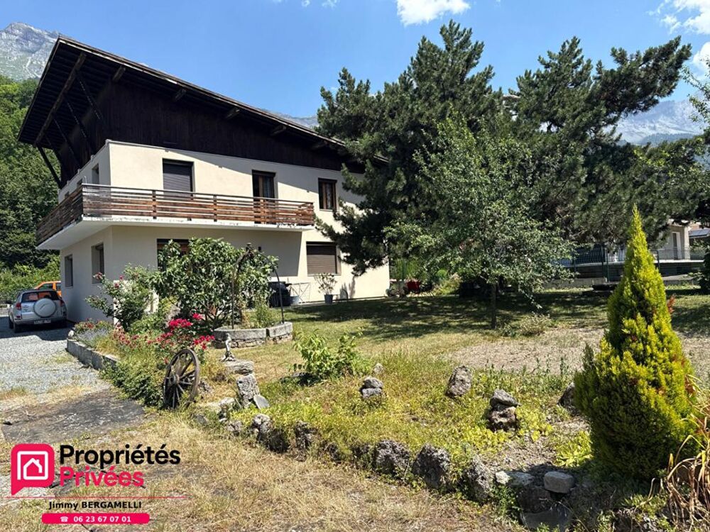 PASSY Maison familiale entièrement rénovée avec deux appartements, dépendances et fort potentiel d'aménagement