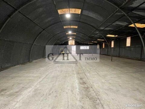 HANGAR DE 700 M²  À LOUER À MEAUX 1900 77124 Meaux