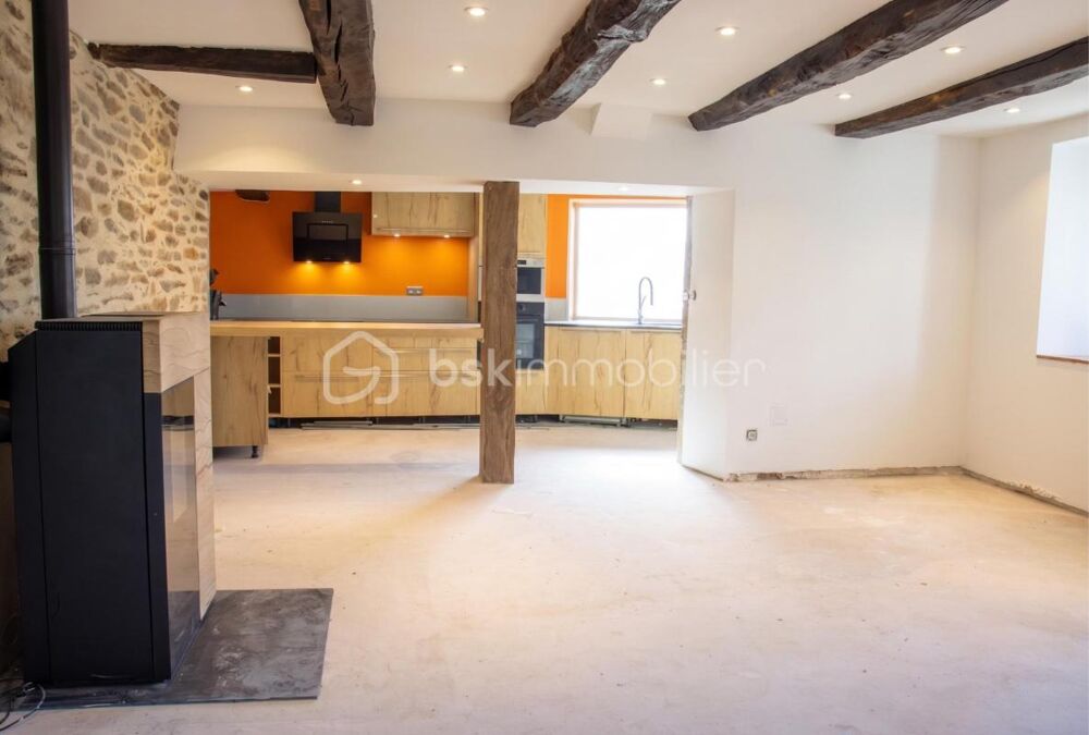 Maison en pierre de 100 m², 4 chambres, atelier et terrasse couverte
