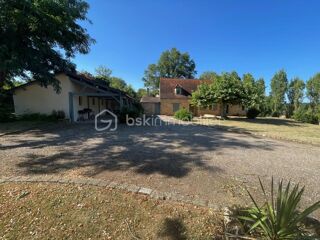 Vente Maison Propriété sans voisin proche de 2 belles maisons de style Périgourdin avec piscine Lalinde
