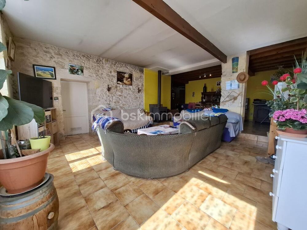 Vente Maison Maison 140 m² avec grand chai – Pujols 33350 Pujols