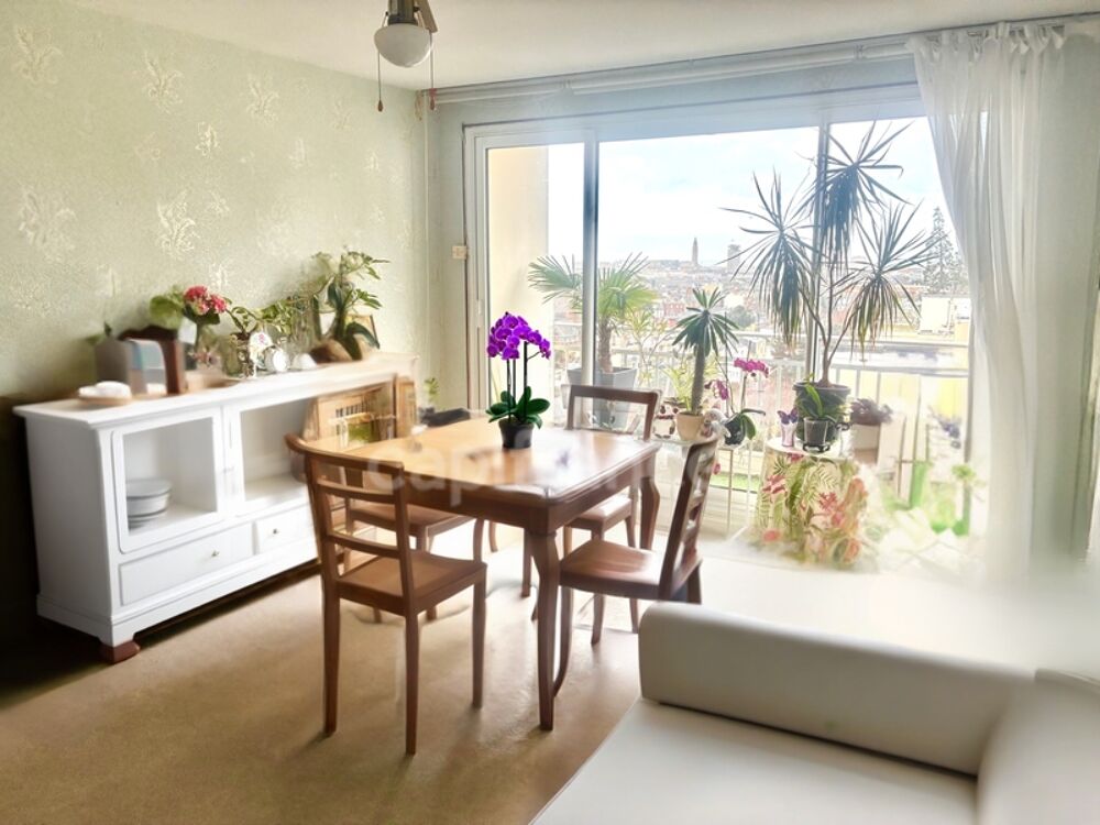 *Dans le quartier des ormeaux* Appartement de 46 m² exposé Ouest, vue dégagée sur la ville et la mer, parking et cave