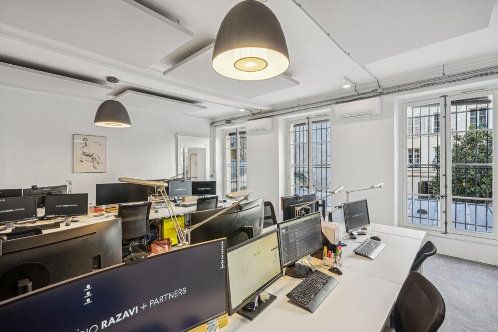   A louer bureaux au 1er étage sur cour Paris 9