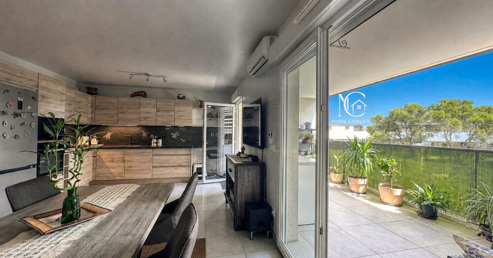 À VENDRE - Beau 2 pièces de 53 m² avec grande terrasse, PISCINE et parking
