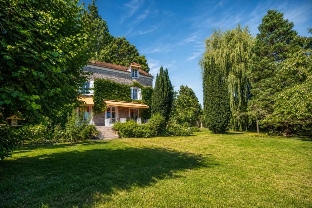 Propriété de caractère à Chambourcy  À labri des regards