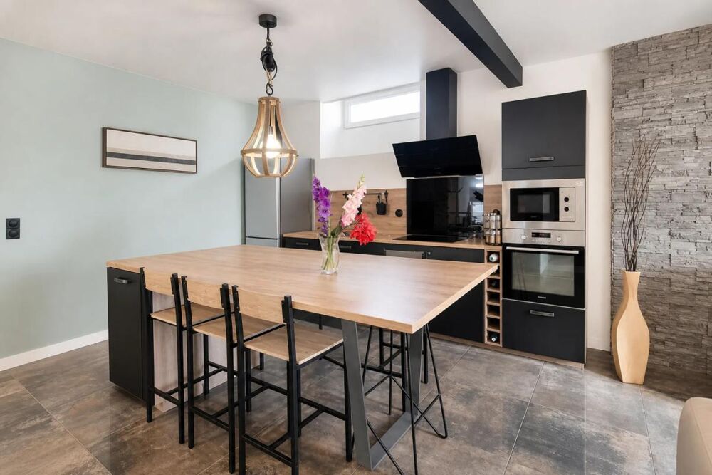 LIEUSAINT CENTRE-VILLE  MAISON FAMILIALE RÉNOVÉE DE 200 m² 