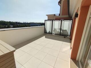  Appartement à louer 5 pièces 105 m²
