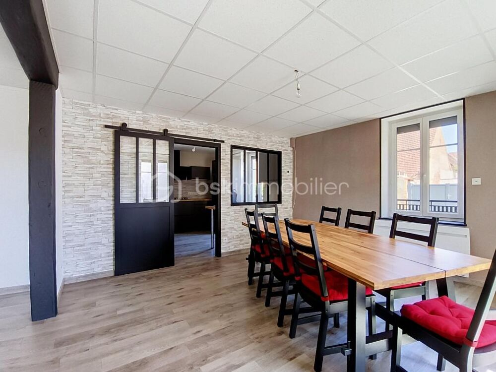 Maison entièrement rénovée de 130 m² avec garage et potentiel d'aménagement
