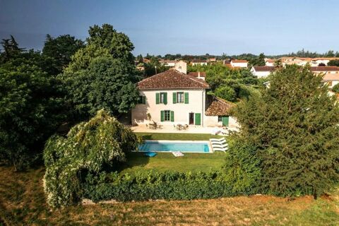   CHARME ET AUTHENTICIT� � N�GREPELISSE : MAISON FAMILIALE R�NOV�E DE 237 M�, 7 CHAMBRES, D�PENDANCES, PISCINE CHAUFF�E ET SUPERBE Maison - 10 pi�ce(s) - 237 m�