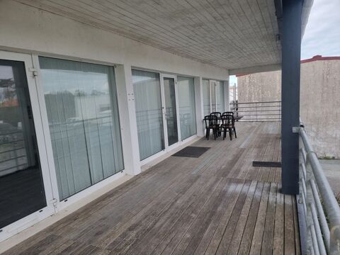   ST-PIERRE D'OLERON (17), A Louer local-bureau 84m² 6 pièces idéalement située en cœur de zone d'activité économique 