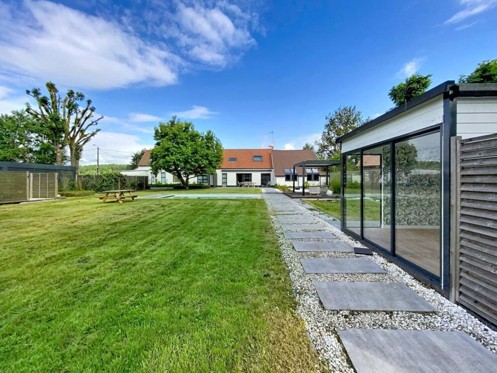 SPLENDIDE LONGERE DE 208 M² DE SURFACE HABITABLE ERIGEE SUR 1980 M²