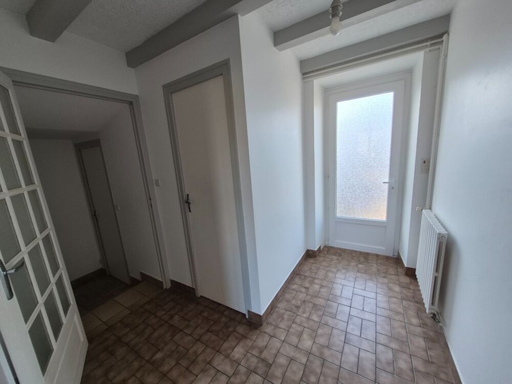 Maison familiale au calme  Saint-Savinien  3 chambres, bureau, garage et terrain