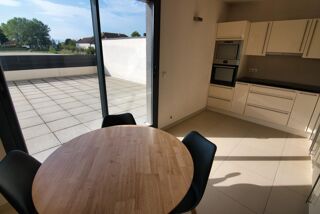  Appartement à louer 4 pièces 133 m²