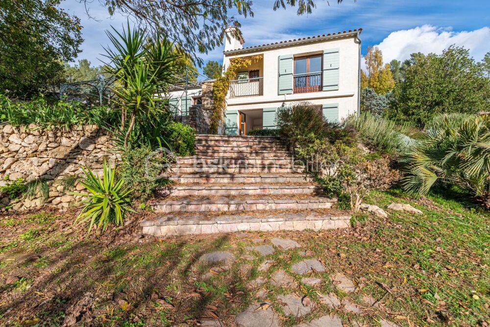 ? Propriété dexception  7 pièces  250 m²  Méounes-lès-Montrieux