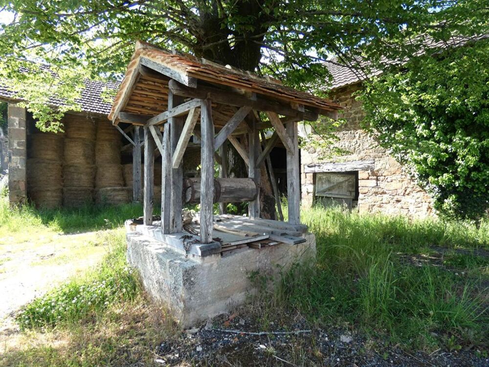 Vente Maison Maison 94 m2 habitables / 3 chambres / grange / terrain 1 hectare environ Hautefort