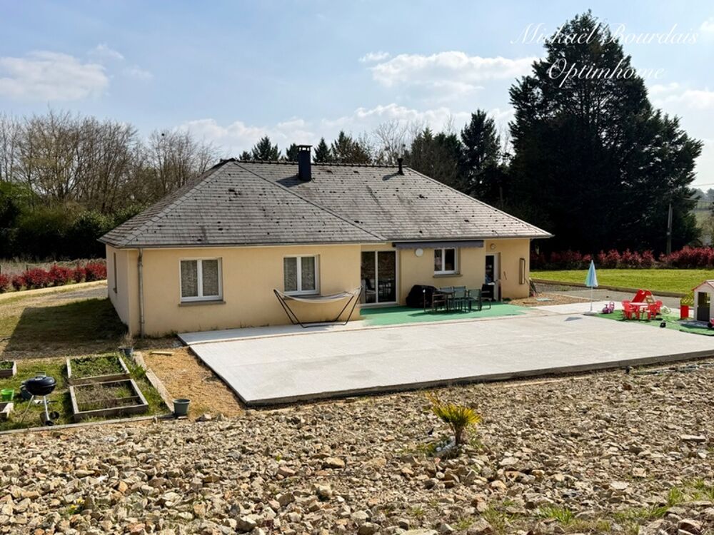 Maison familiale de plain-pied  5 chambres  Environnement calme