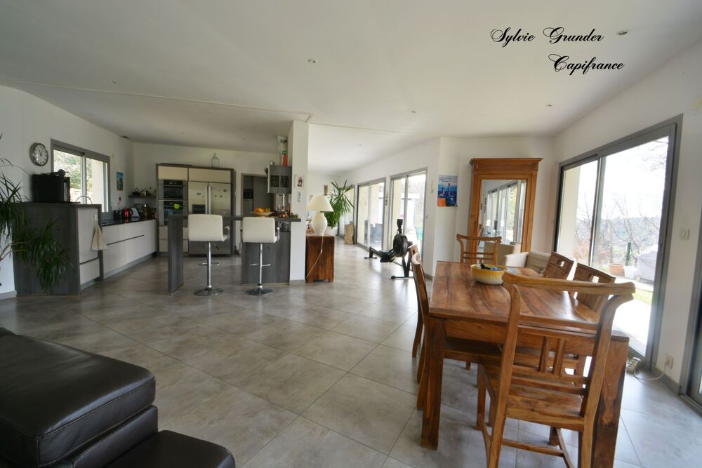 Vente Maison Dpt Bouches du Rhône (13), à vendre VERNEGUES maison P5 de 180 m² - Terrain de 1 300,00 m² - Plain pied Vernegues