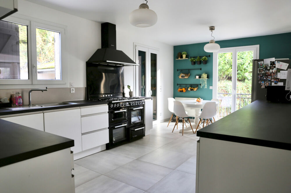 A vendre à Villers-Allerand une maison 160m2 : 5 chambres ; deux studios indepandants 35m2 et 55m2 ;