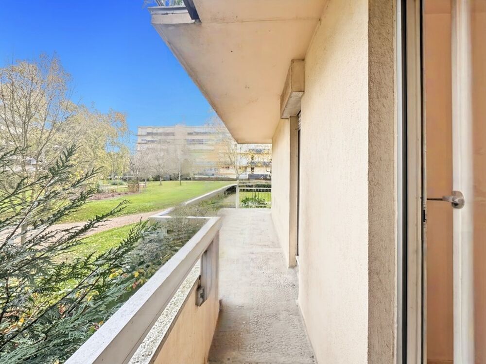 Angers  Quartier Roseraie Appartement T3 traversant avec large balcon dangle, cave et parking er de la Roseraie découvrez cet