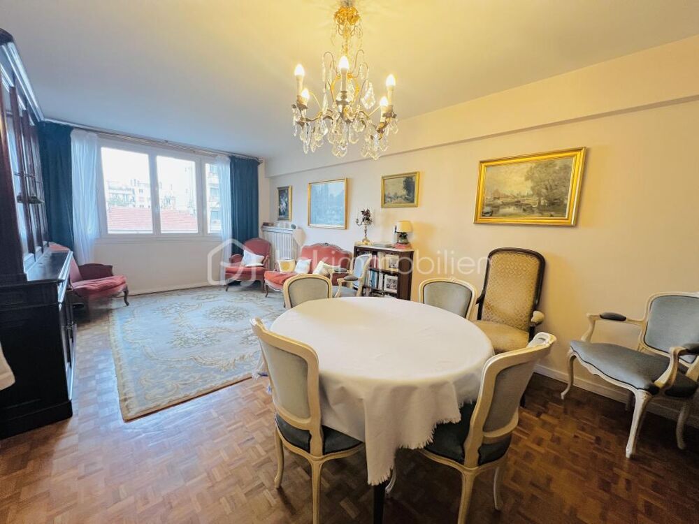 A vendre 3 pièces lumineux avec grand balcon et travaux à prévoir