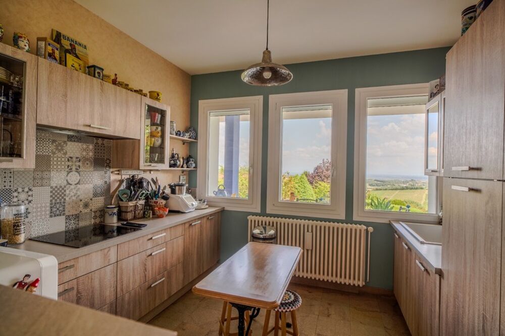 Vente Maison Dpt Saône et Loire (71), à vendre proche MACON maison P9 de 239m² - Terrain de 1600 m² - Macon