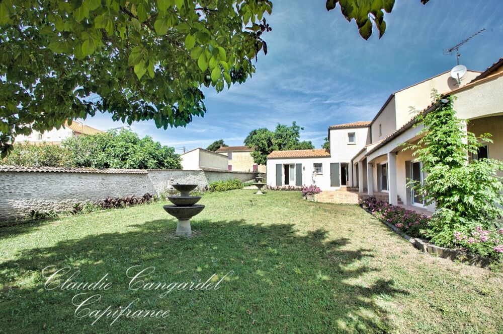Vente Maison Maison à vendre de 217 m² au calme, sur plus de 2 100 m² de parcelle, à 7 min de Châtelaillon-Plage Chatelaillon plage