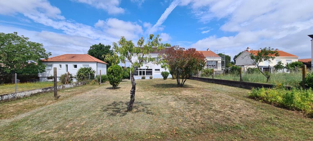 Maison Gorges 4 P . 3 Chs . 84.1 M² . T 719 M² . Balcon . Garage . Sous sol