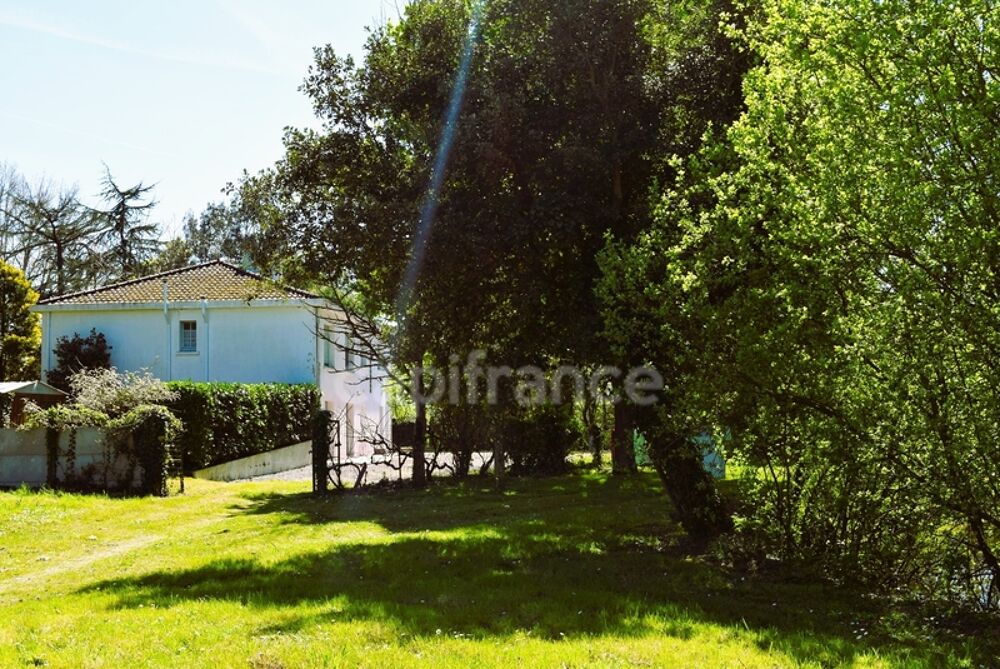 Maison à vendre 120 m2 6 pièces + ses deux appartements 40 et 30 m2 en RDC - SAINT URBAIN (85)