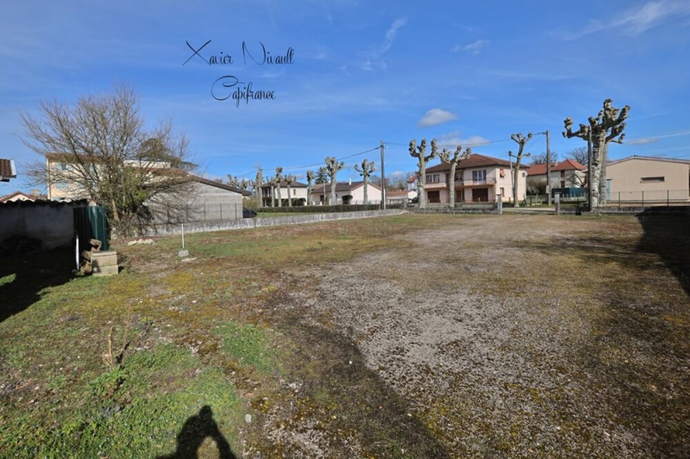 Maison 8 pièces 373 m² · à Montrevel en Bresse · 373 m² · 159 000 €