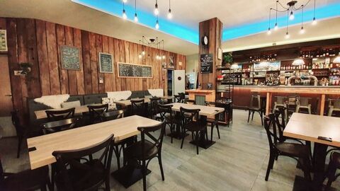 Fonds de commerce à vendre BAGNERES DE BIGORRE (65) 380000 65200 Bagneres de bigorre