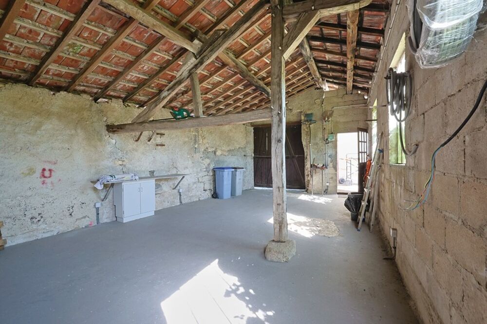 Vente Maison A vendre à SAINT HYMETIERE sur VALOUSE (A 1 heure de Lyon ou de Genève et 35 minutes d'Oyonnax ou de Lons le Saunier) Très belle Saint hymetiere