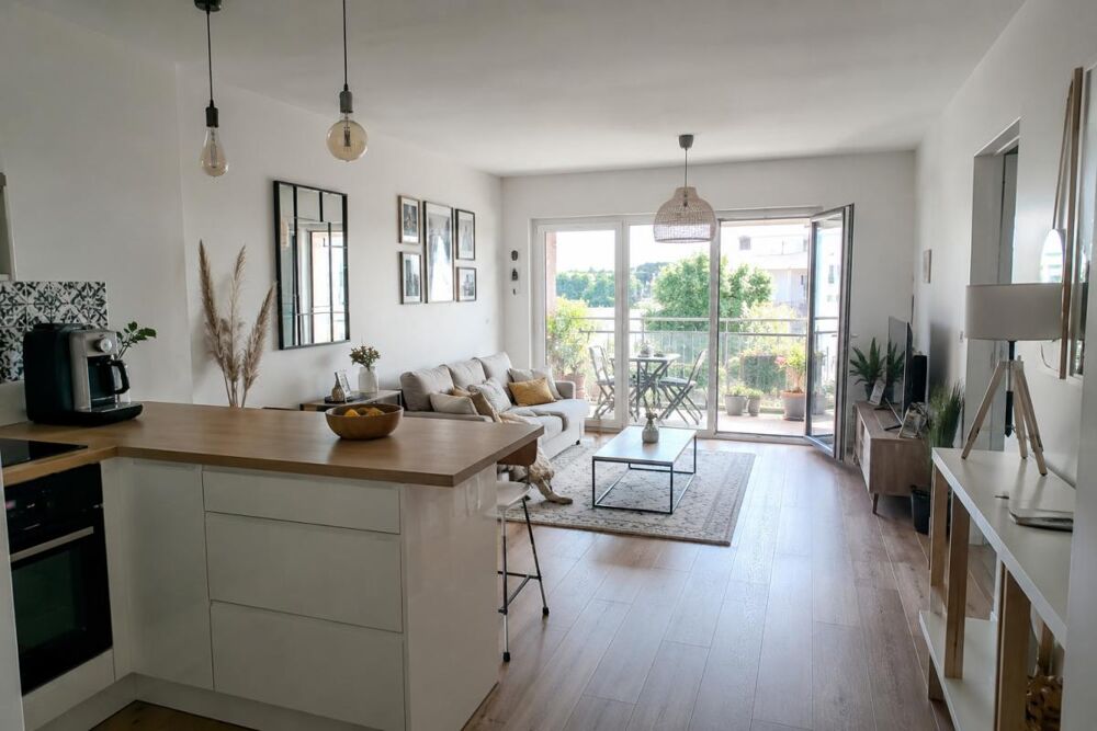 Vente Appartement APPARTEMENT 2 PIÈCES AVEC BALCON + PARKING - AU PIED DU PONT DE PIERRE ET DE STALINGRAD Bordeaux