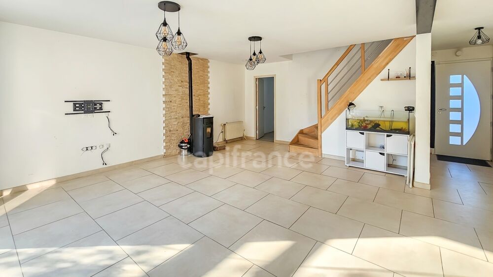 A vendre 6 pièces MORIGNY-CHAMPIGNY (91) maison sur sous-sol total en bon état sur terrain clos de 1961 m²