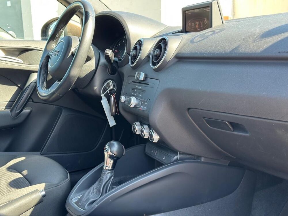 A1 SPORTBACK 1.6 TDI 90 AMBIENTE S tronic 2013 occasion 78240 Chambourcy