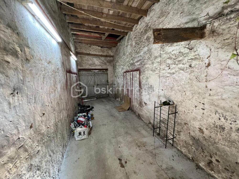 MAISON 77m2 A REHABILITER ENTIEREMENT + PETIT JARDIN