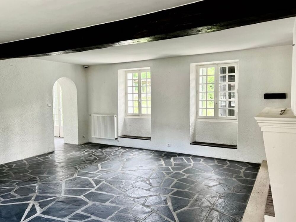 Vente Maison Dpt Gironde (33), à vendre à CROIGNON PROCHE DE BORDEAUX maison P9 de 263 m² - Terrain de 5830,00 m² Croignon