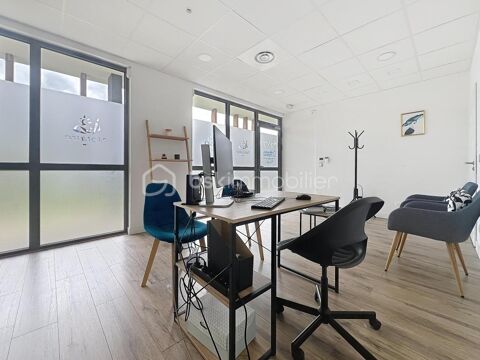   ***Crolles - Local 'Clé en main' de 61 m² – Secteur très prisé.*** 