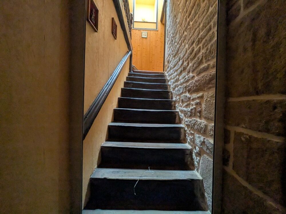 Vente Immeuble GUEMENE SUR SCORFF IMMEUBLE DE RAPPORT COMPOSÉ D' UN APPARTEMENT DE 153m² ENVION, D UN STUDIO DE 38m2 LOCAUX COMMERCIAUX, 1 MAIS Guemene sur scorff
