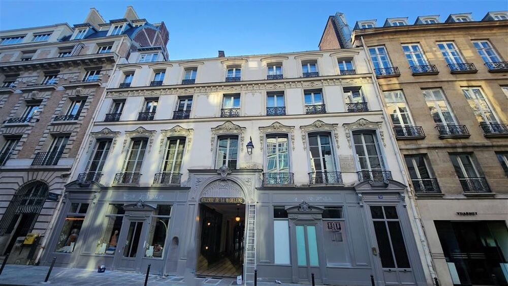   Au coeur du quartier central des affaires, un duplex de 94 m² à louer Paris 8