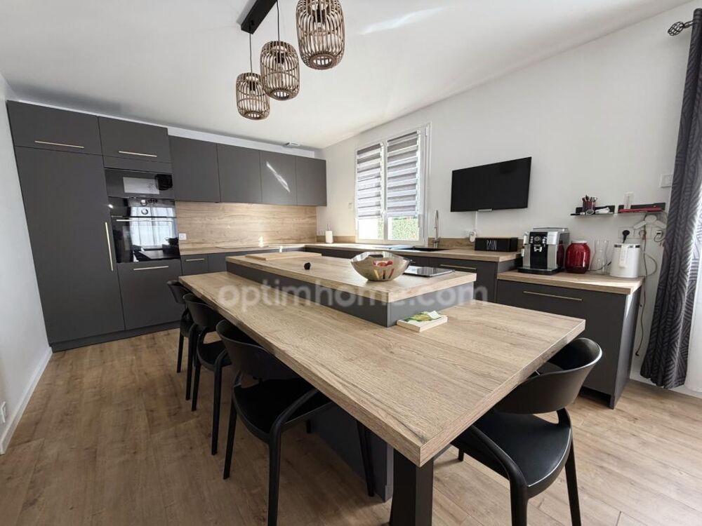 Vente Maison MAISON À VENDRE - RÉNOVÉE EN 2024 – 3 CHAMBRES – SOUS-SOL COMPLET – GARAGE et JARDIN – LISIEUX (14100) Lisieux