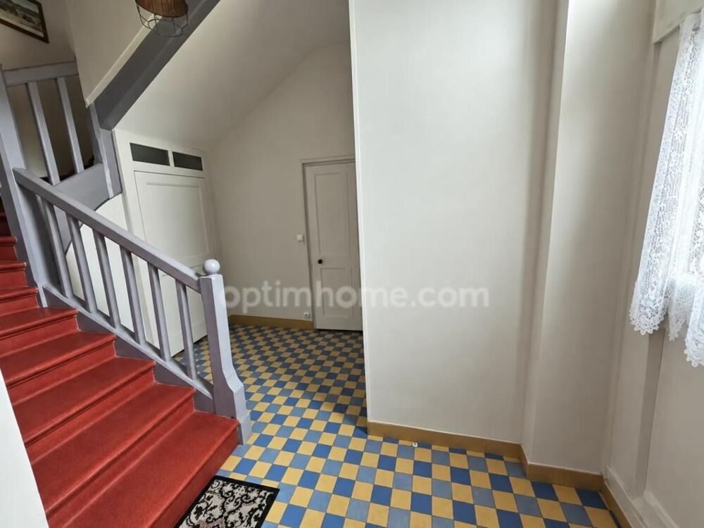 ? MANOIR DU XVIIe SIÈCLE  16 000 m² DE TERRAIN  DÉPENDANCES