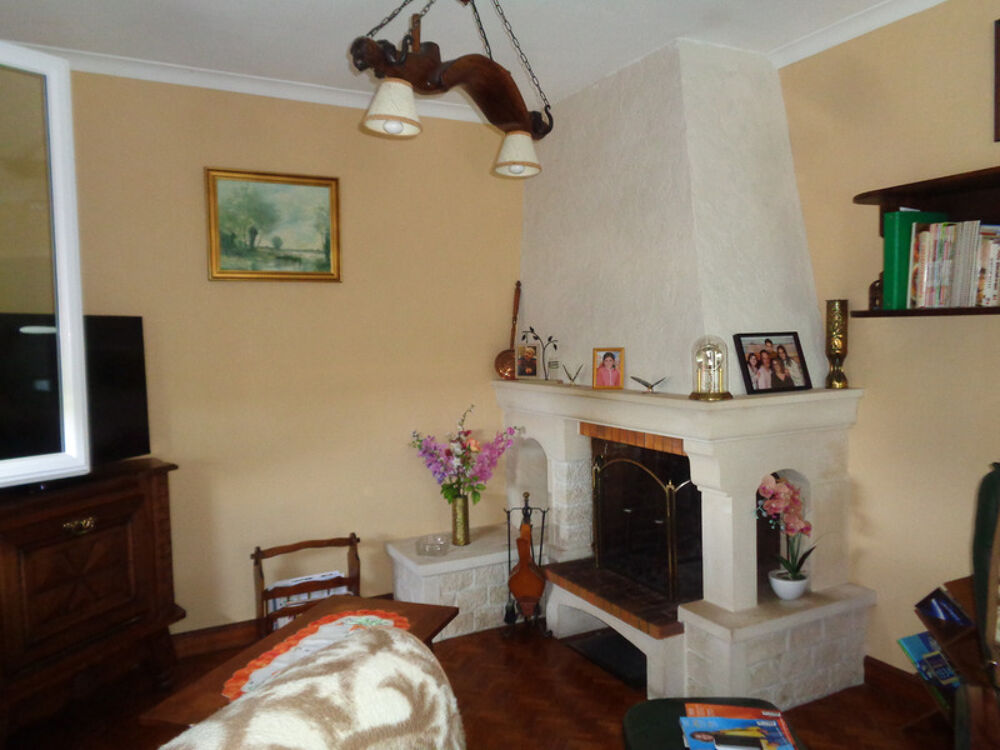 Vente Maison Maison à vendre 5 pièces PONS (17)Maison de 130m2 sur sous sol intégral avec grand terrain Pons