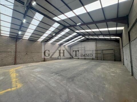   ENTREPOT 400 M² A VAUX LE PENIL A LOUER 