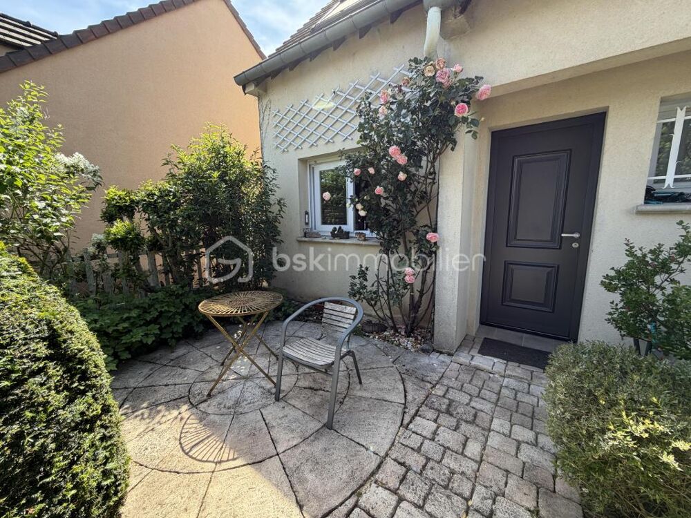 Maison traditionnelle avec jardin ombragé