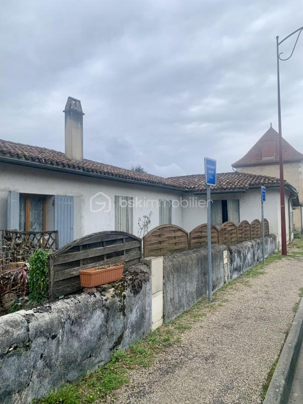 Maison et hangar