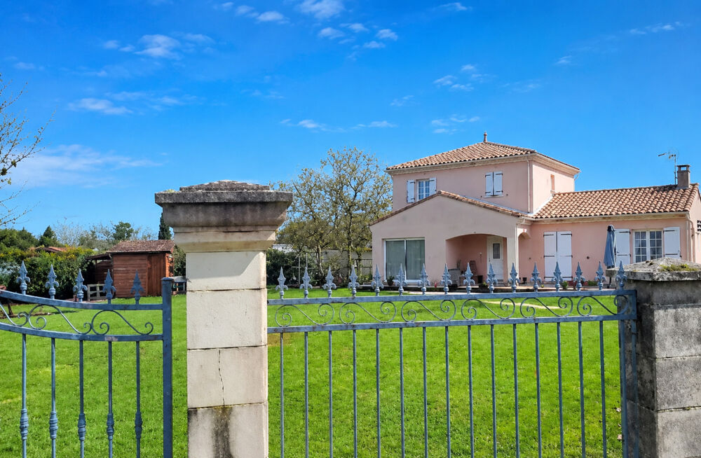 Vente Maison Saint-Sauveur – Élégante maison familiale de 151 m² sur un terrain de 1 600 m² Saint sauveur