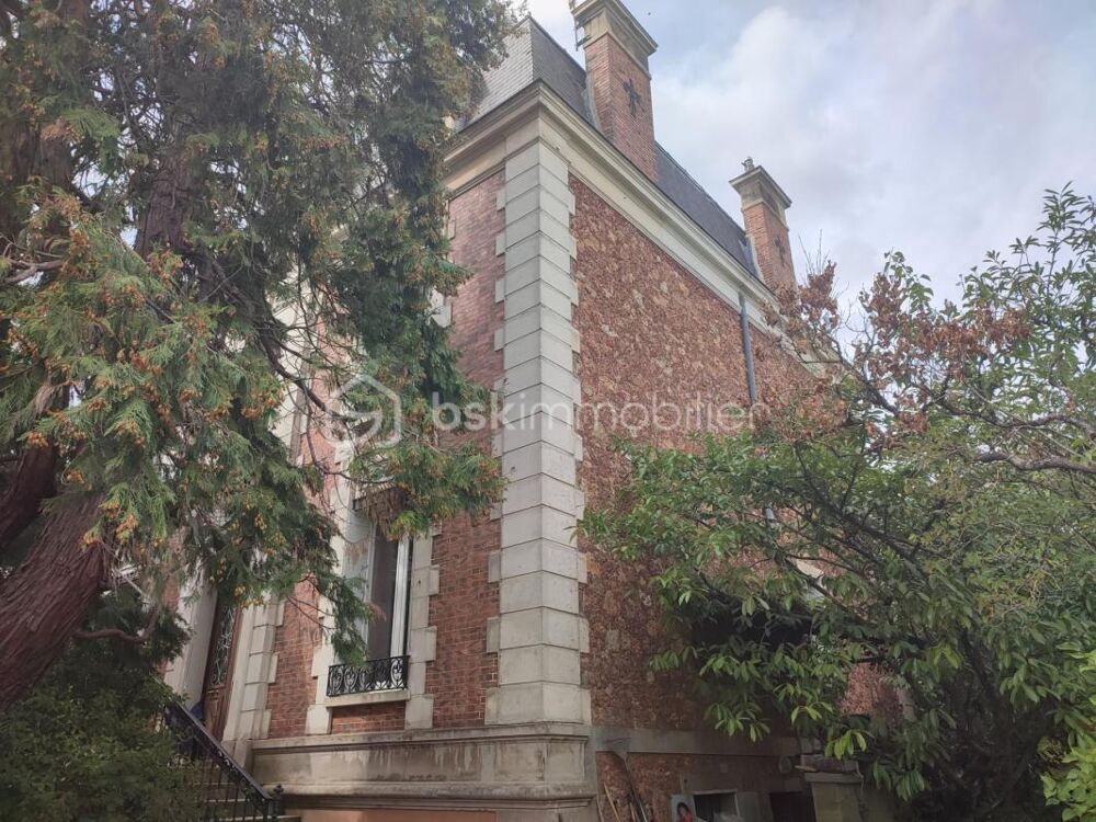 CHAMARANDE - Maison de caractère sur terrain boisé