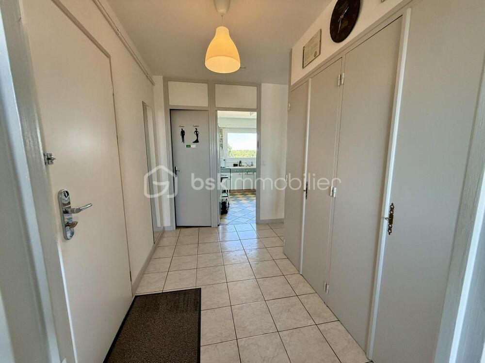 Appartement lumineux cinq pièces avec balcon, garage et cave - ROYAN à 10 minutes à pied de la plage de Pontaillac et du pigeonn