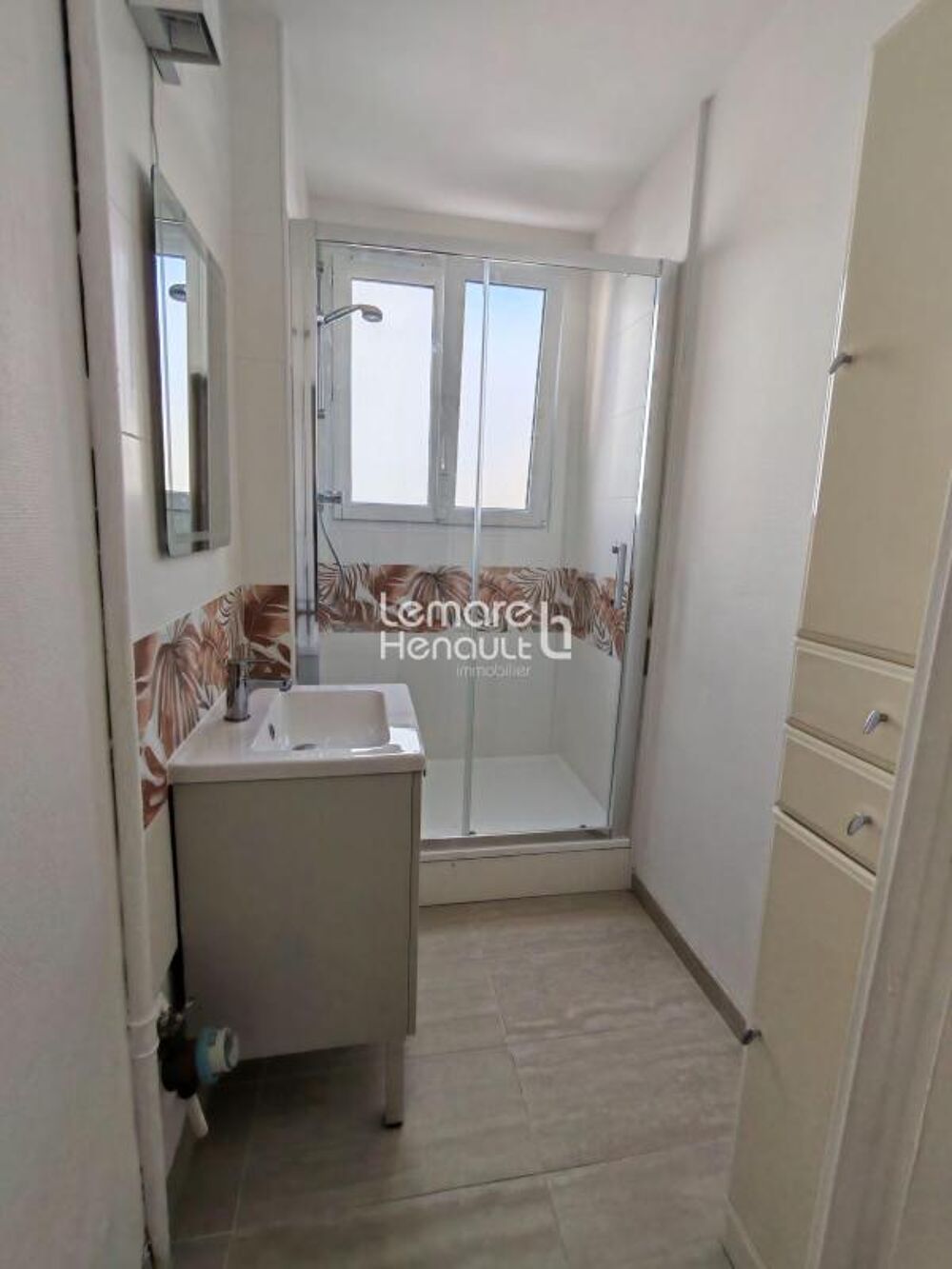 F2 45 M² EN RESIDENCE AVEC GARDIEN