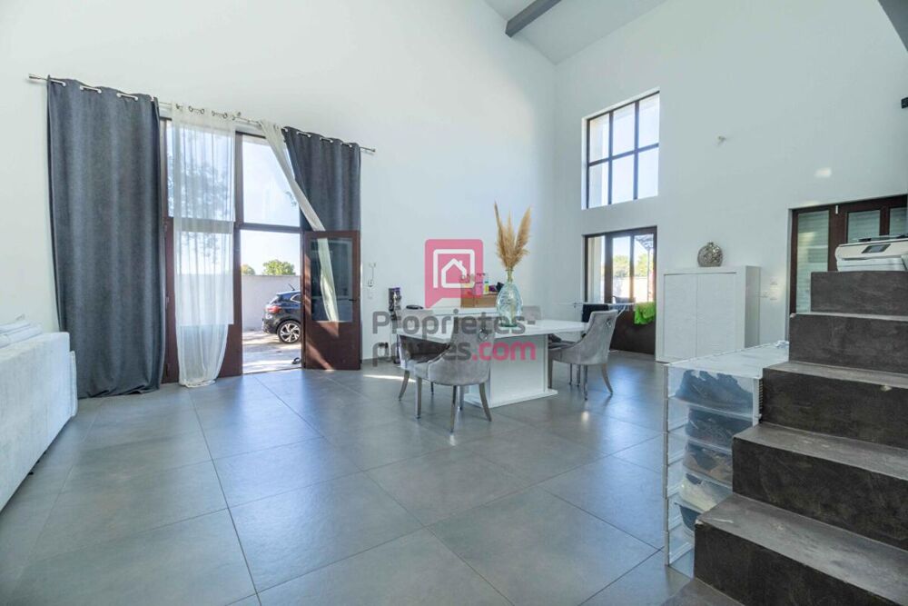 Villa avec piscine 4 chambres 240 m2, 1200m2 de terrain